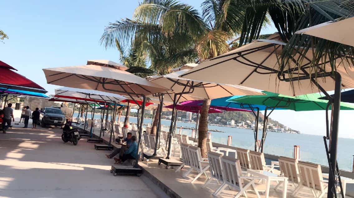 Dù che nắng bãi biển