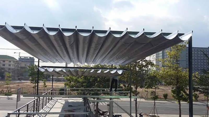 Mái xếp quán nhậu lượn sóng tạo không gian thoáng mát