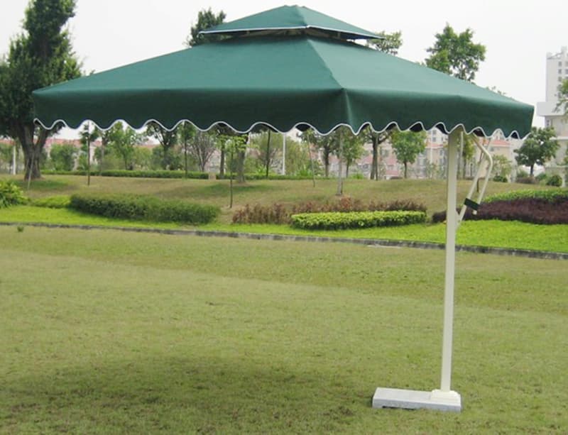 Dù che nhà hàng sân vườn