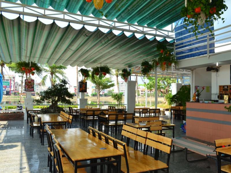 Bạt che quán nhậu ở ngoài hiên