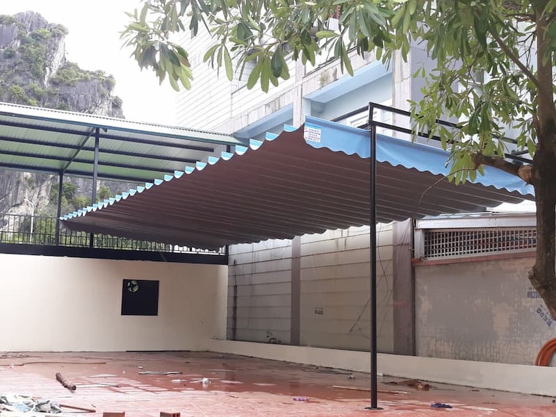 Mái bạt xếp kéo nhà hàng lượn sóng
