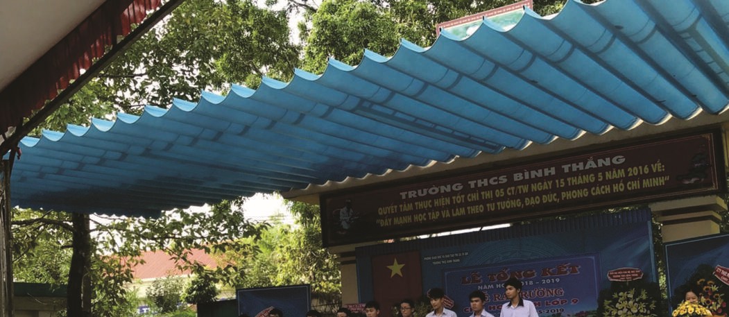 Mái che sân trường