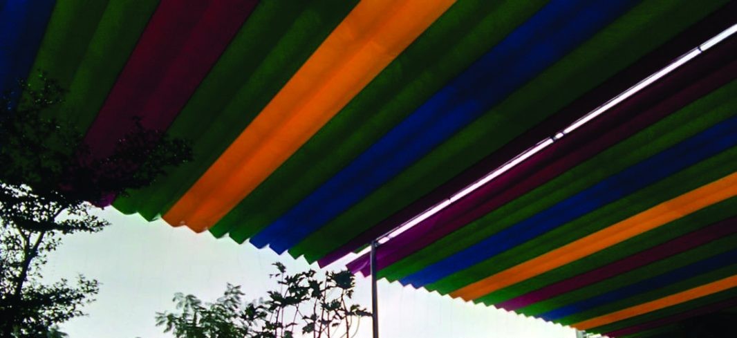 Mái che sân trường