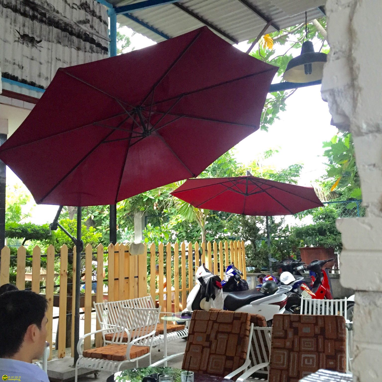 Dù che nắng ngoài trời