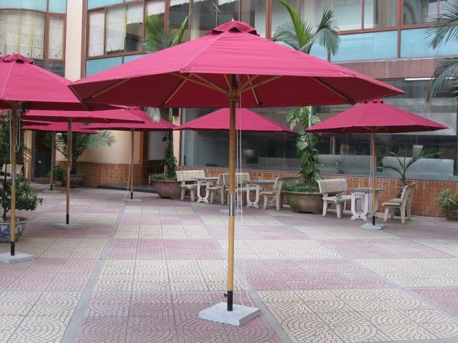 Dù che nắng ngoài trời