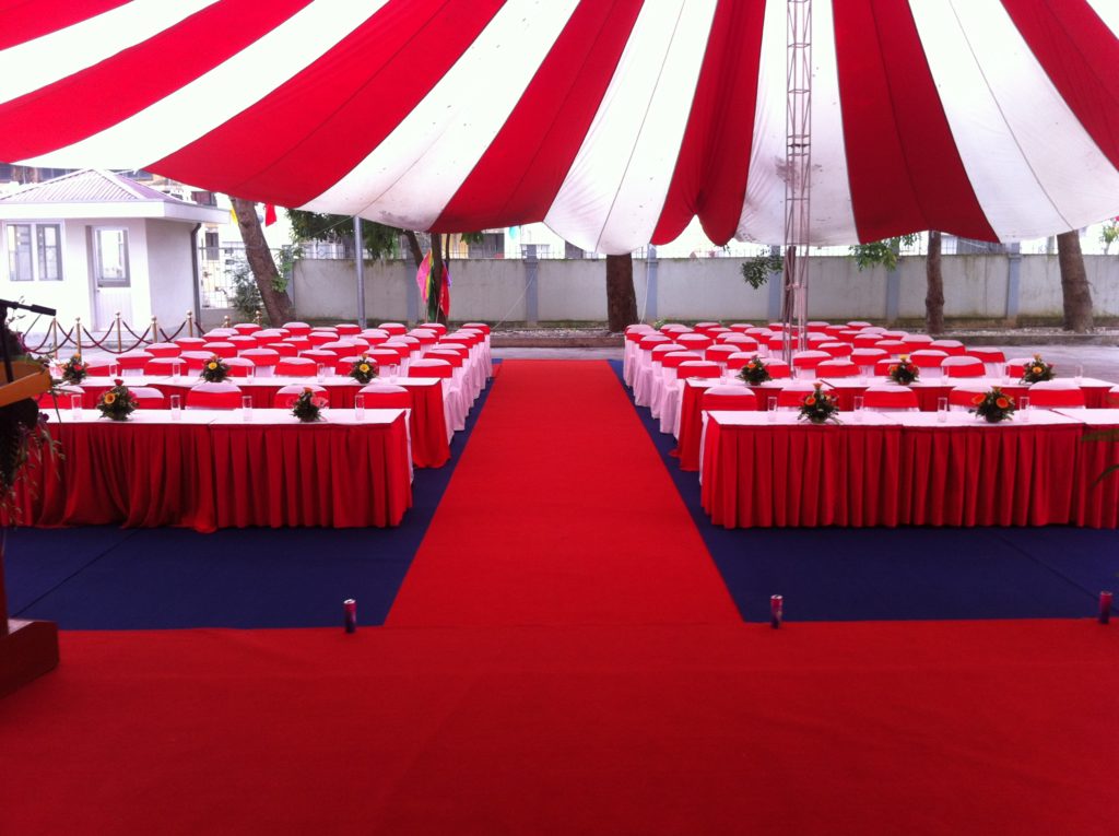 Dù che nắng ngoài trời