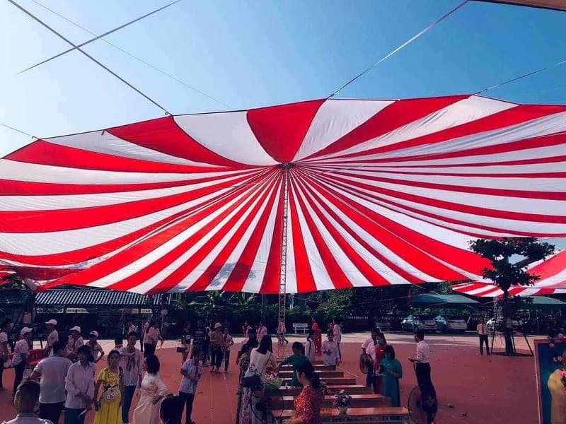 Dù che nắng sân trường loại lớn đường kính 30m