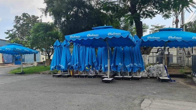 Dù sân trường lệch tâm vuông