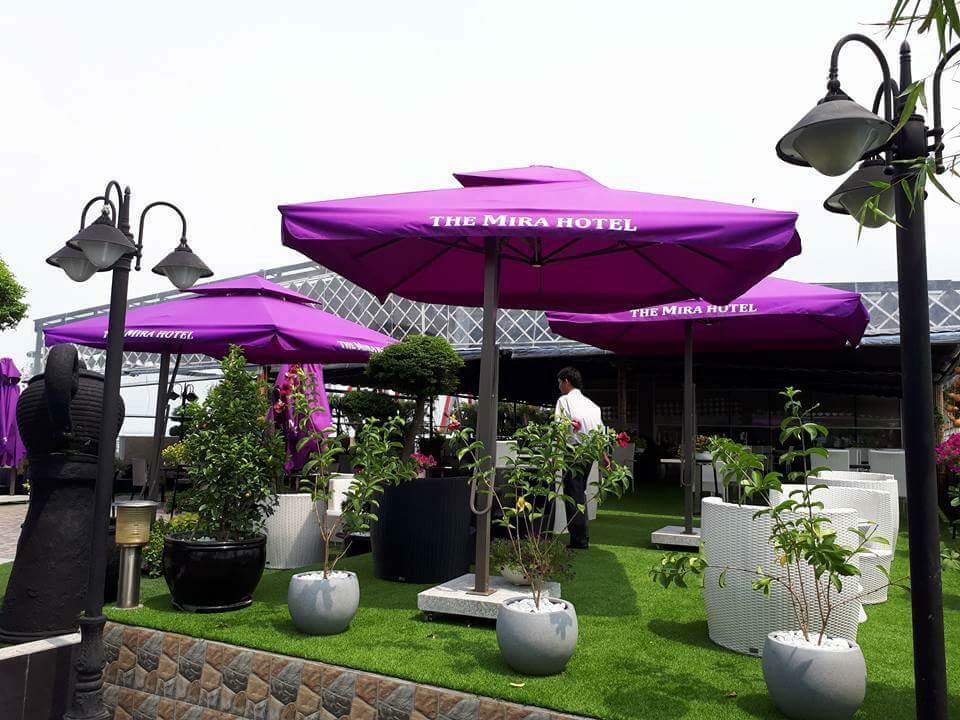 Dù che nắng sân vườn